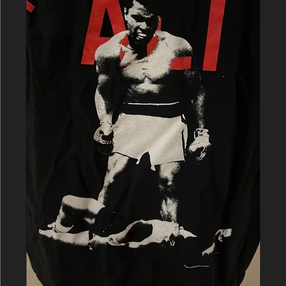 NWT medium Muhammad Ali t shirt stretchy TS15 - Picture 2 of 3